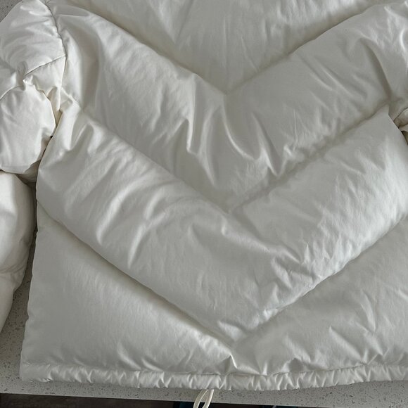 Aritzia Wilfred Cloud Puff Shorty Jacket in Matte Pearl White-2XS - Picture 6 of 6